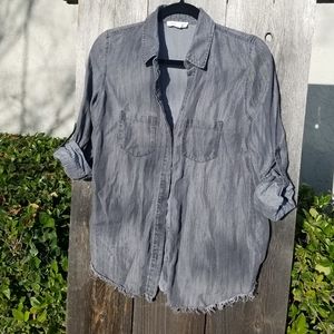 beachlunchlounge Gray Button-Up Frayed Shirt